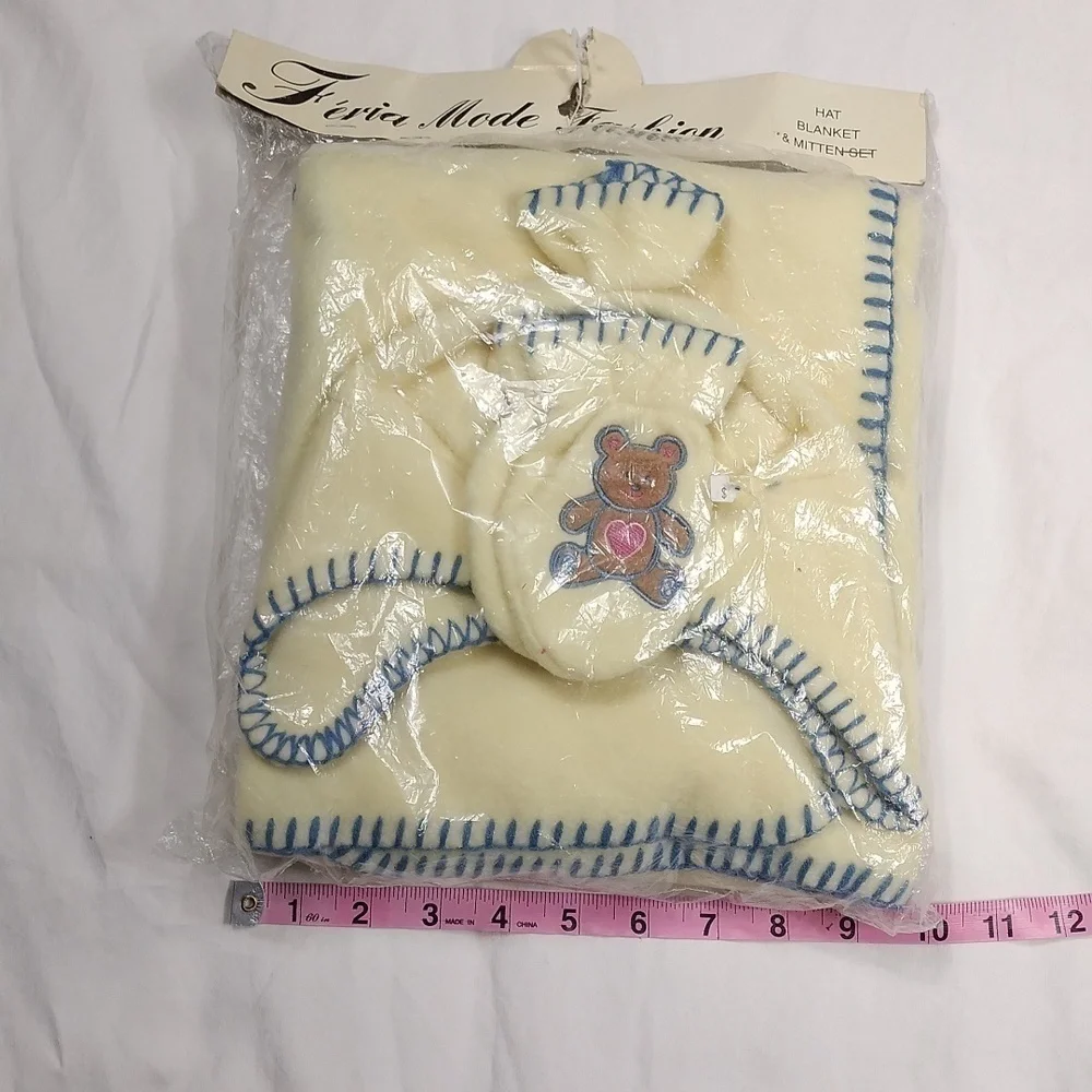 NIP Vintage Feria Mode fashion boys baby hat, blanket & mitten set